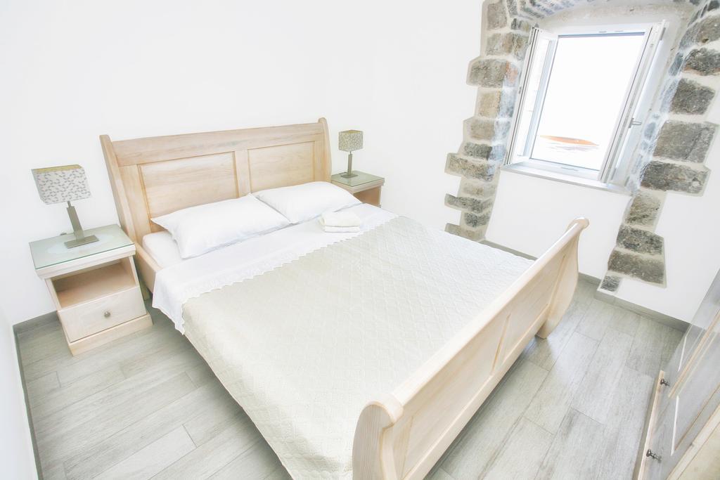 Apartments Barizon Lustica Exterior photo